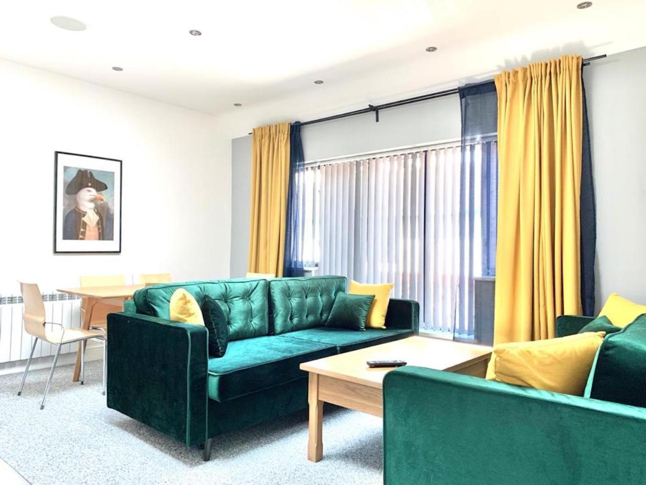 Premium Apartments Thatcham Broadway Exteriör bild